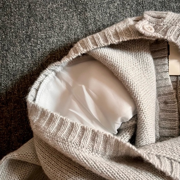 Large, light gray sweater. New with tags. - Picture 4 of 5